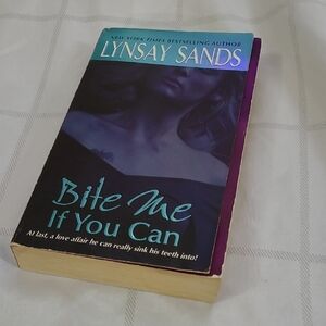 Lynsay Sands "Bite Me If You Can" Paperback Novel